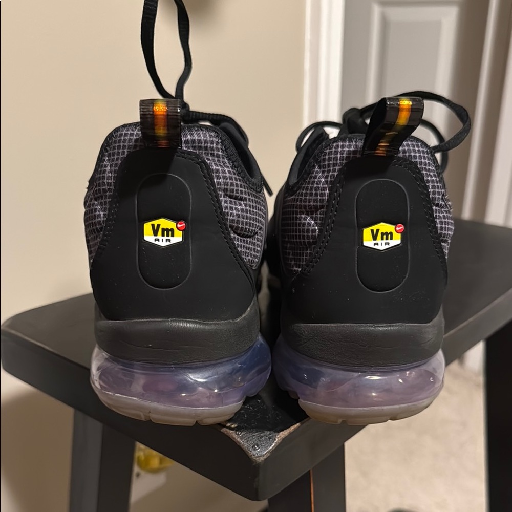 Nike Vapormax Plus Sneakers - Picture 3 of 7